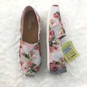 NWT Toms Floral Women's size 9